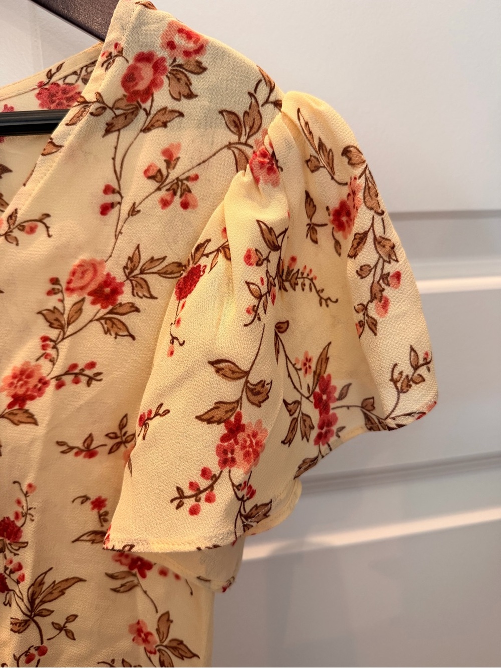 Reformation Cream Floral V-Neck Button Blouse with Pink Roses never worn! - Picture 6 of 7